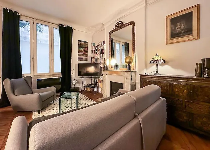 Montmartre With Private Courtyard